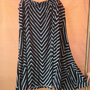 Roaman's (4X) maxi skirt chevron/V pattern